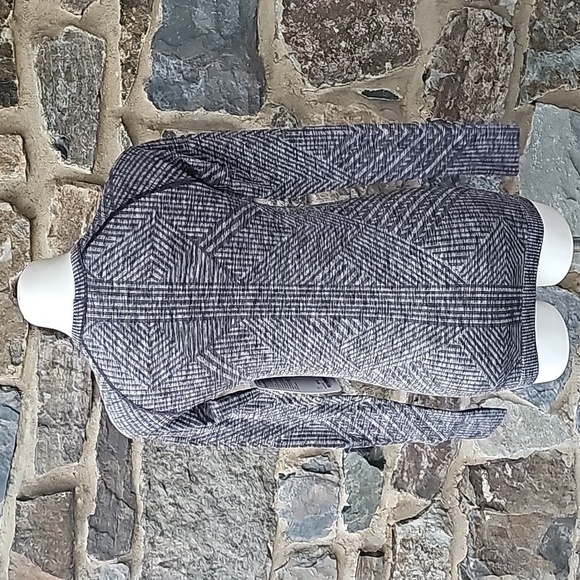 NWT Lululemon Rest Less Pullover (First Release) Heathered Black Size 4 - Picture 10 of 14